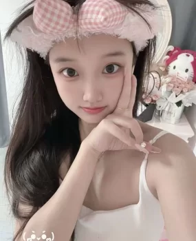 百子湾反差小巧女大