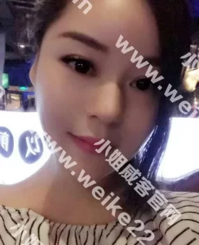 望京约会静雅笑起来特漂亮