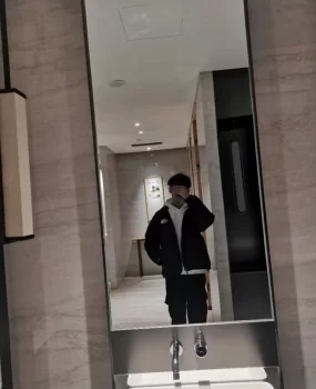 帅气大学生兼职